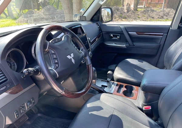 Mitsubishi Pajero cena 132000 przebieg: 107000, rok produkcji 2018 z Kraków małe 277